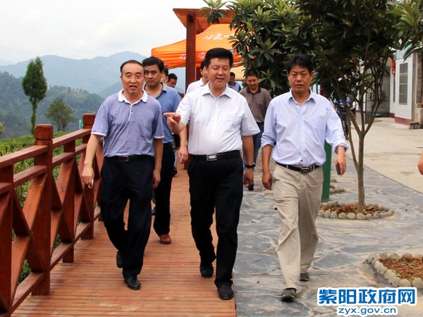 8月20日，在向阳镇营梁村建设旅游示范村建设.jpg