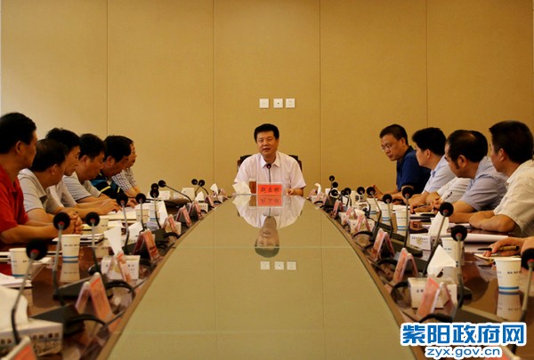 8月13日，主持召开农口部门座谈会.jpg