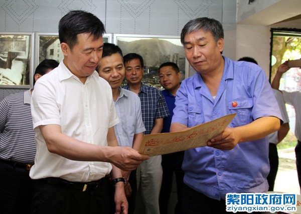 郭书记视察巴山二.jpg