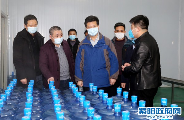 2月20日，在稀硒泉矿泉水有限公司调研.jpg